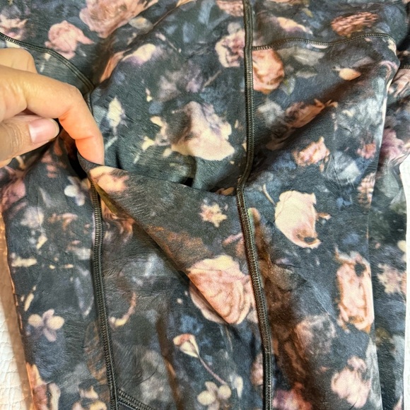 lululemon athletica Floral Print Leggings - Black and Pink - Picture 8 of 9